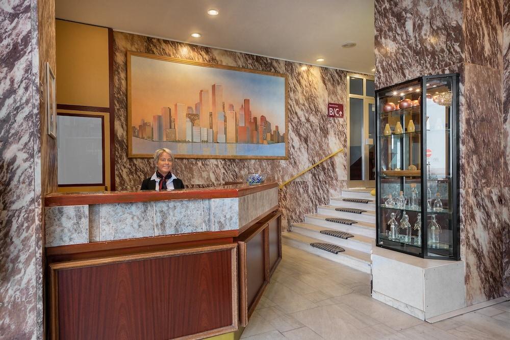 Hotel Leonet Cologne Exterior photo